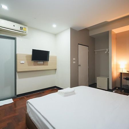 Z โกอินน์ สีลม - สถานีรถไฟฟ้าเซนต์หลุยส์ Go Inn Silom Bangkok Esterno foto